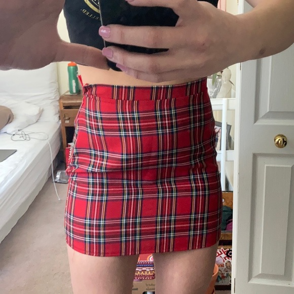 2/$15 PrettyLittleThing Red Tartan Plaid Miniskirt - Picture 4 of 8